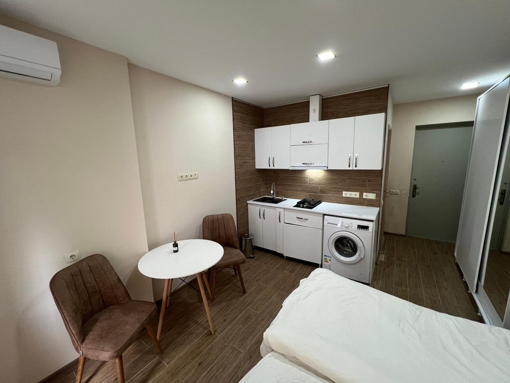 Hotel Paris Батуми Екстериор снимка