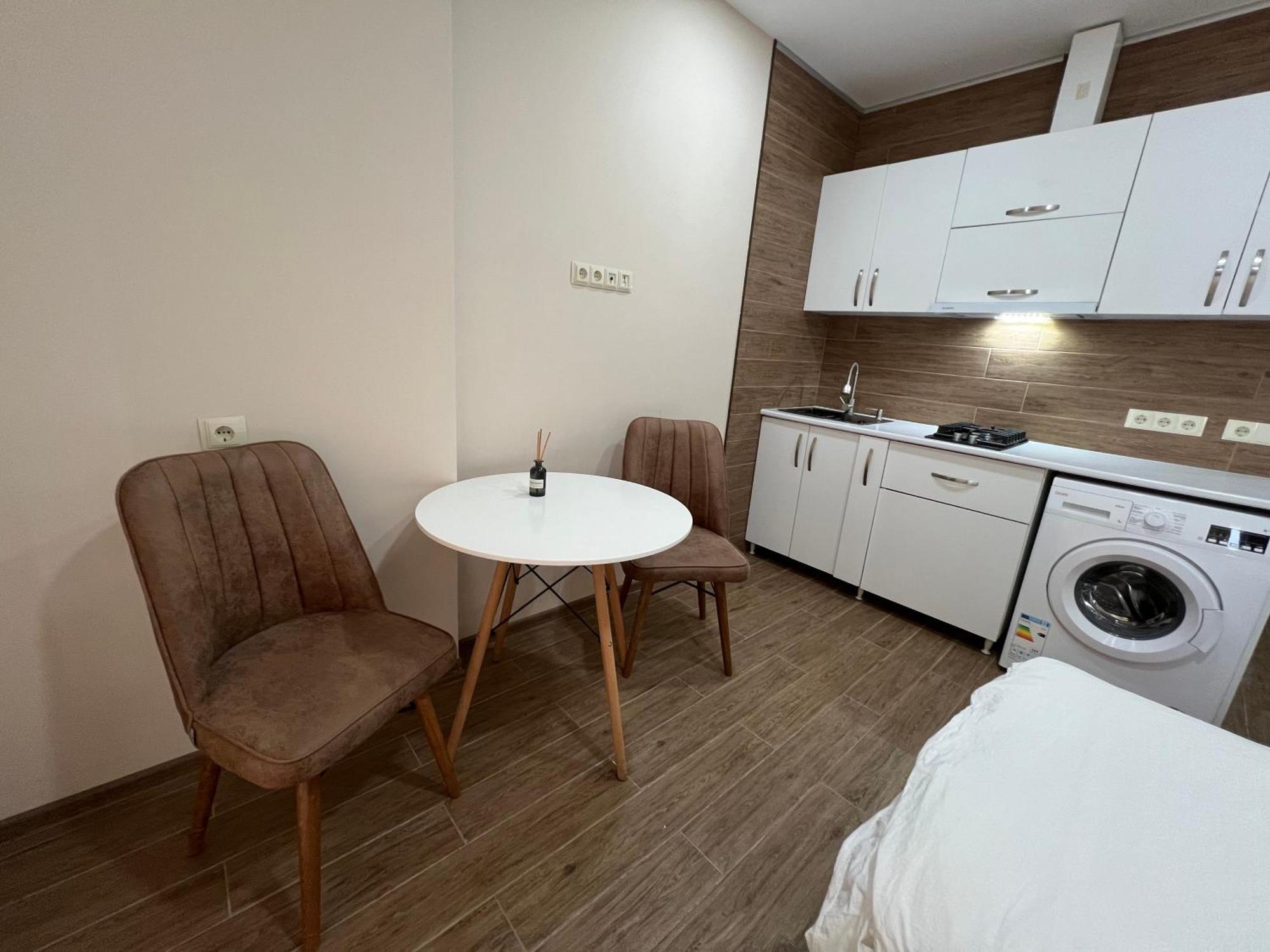 Hotel Paris Батуми Екстериор снимка