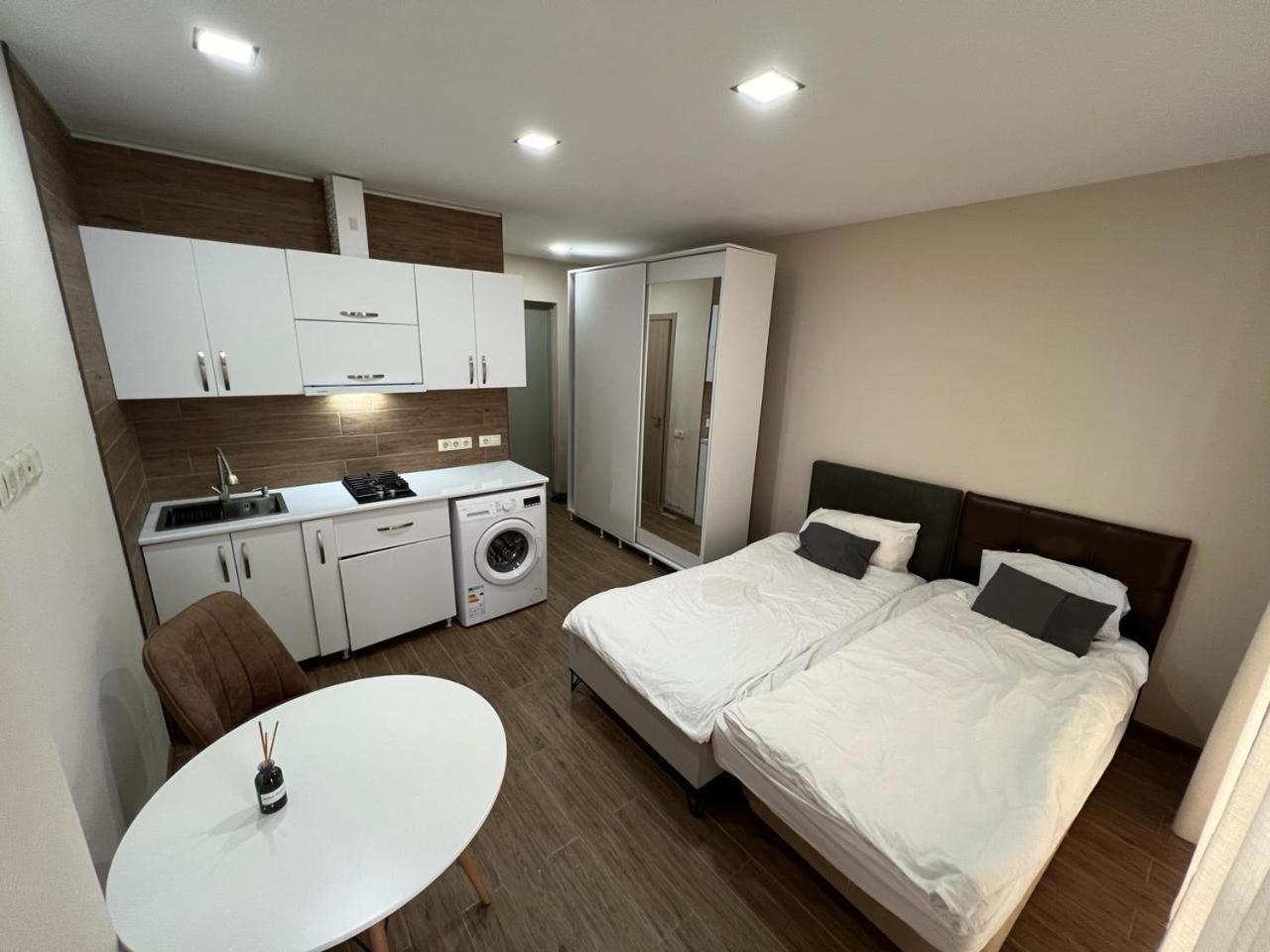 Hotel Paris Батуми Екстериор снимка