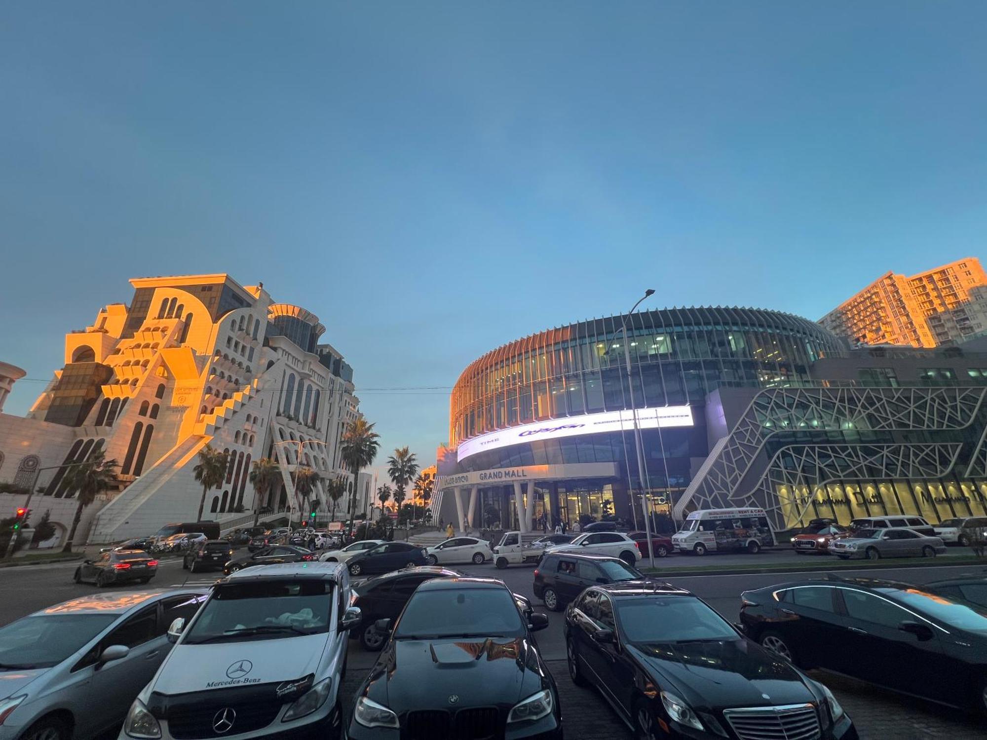 Hotel Paris Батуми Екстериор снимка