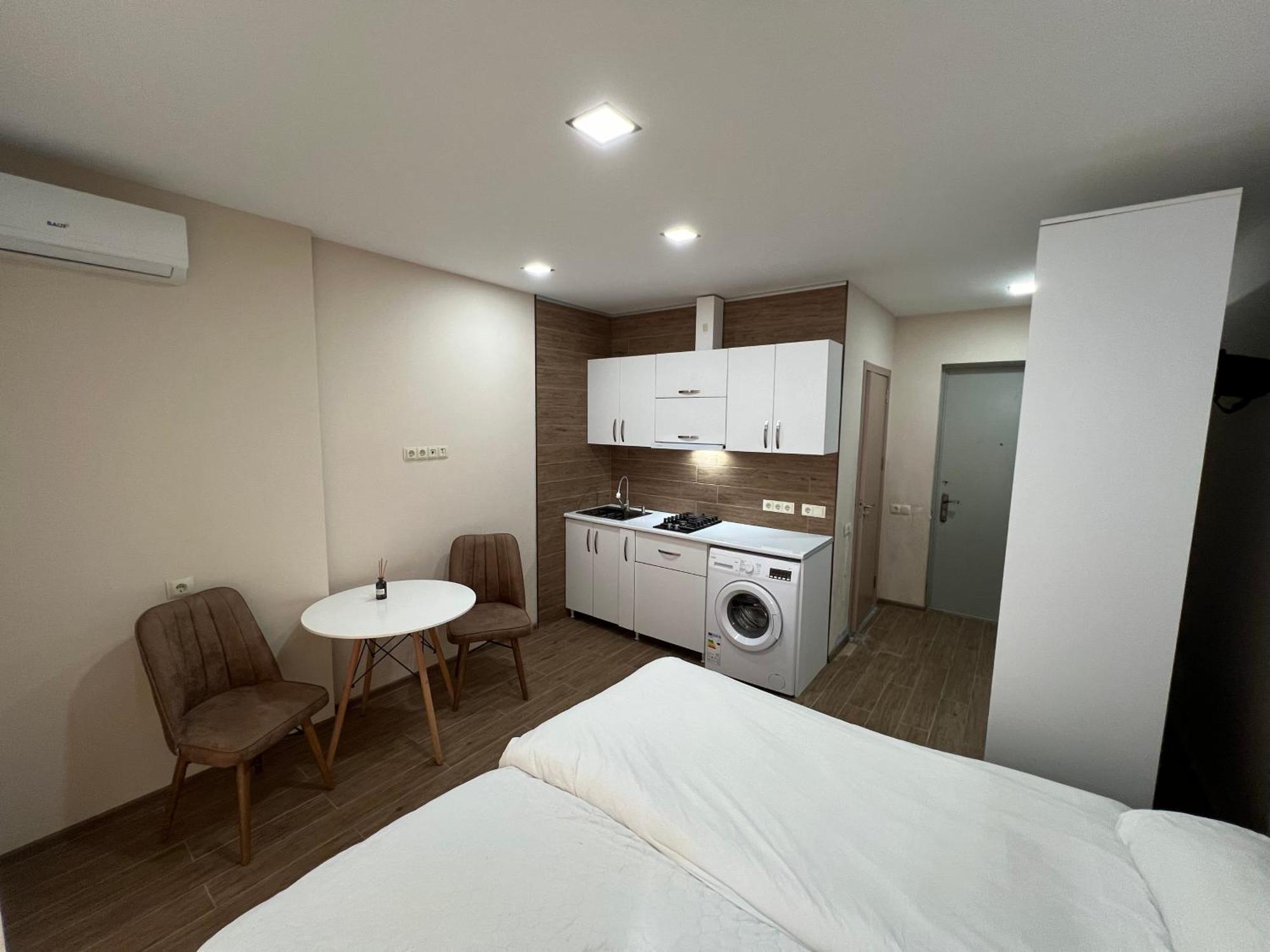 Hotel Paris Батуми Екстериор снимка